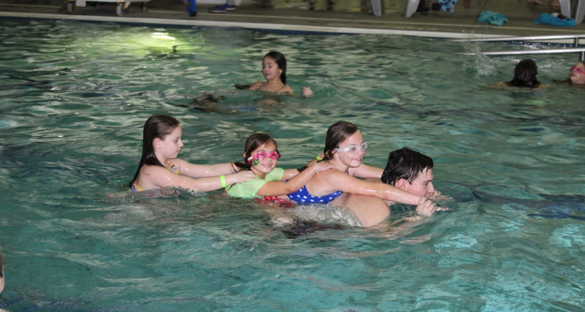4 kids in pool